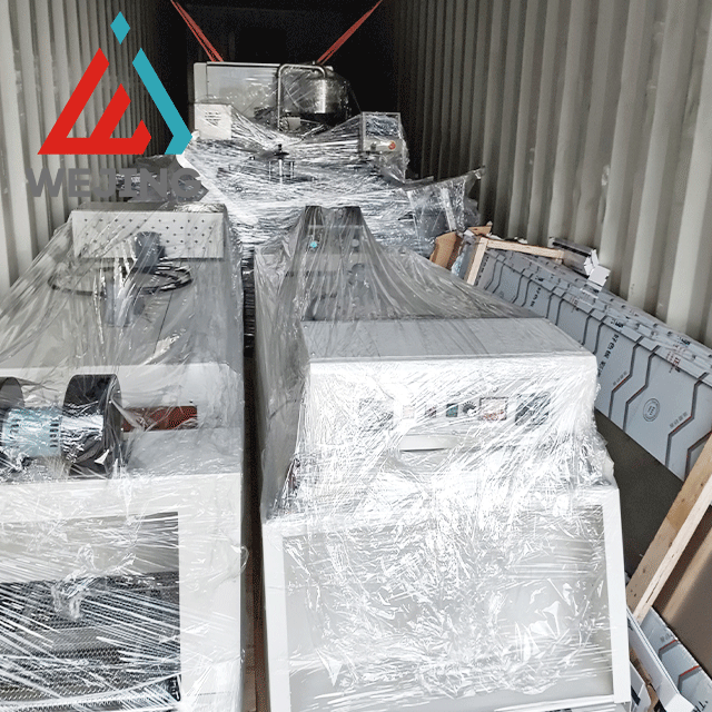 filling labeling machine loading and shipping