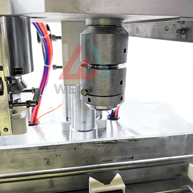Sealing system of aerosol filling machine