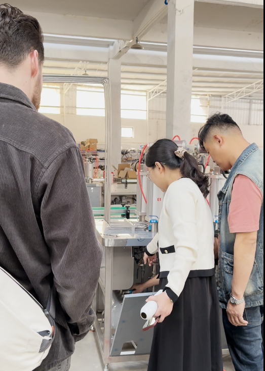 U.S.-customers-Acceptance-a-BOV-aerosol-filling-production-line-at-the-factory1 (1)