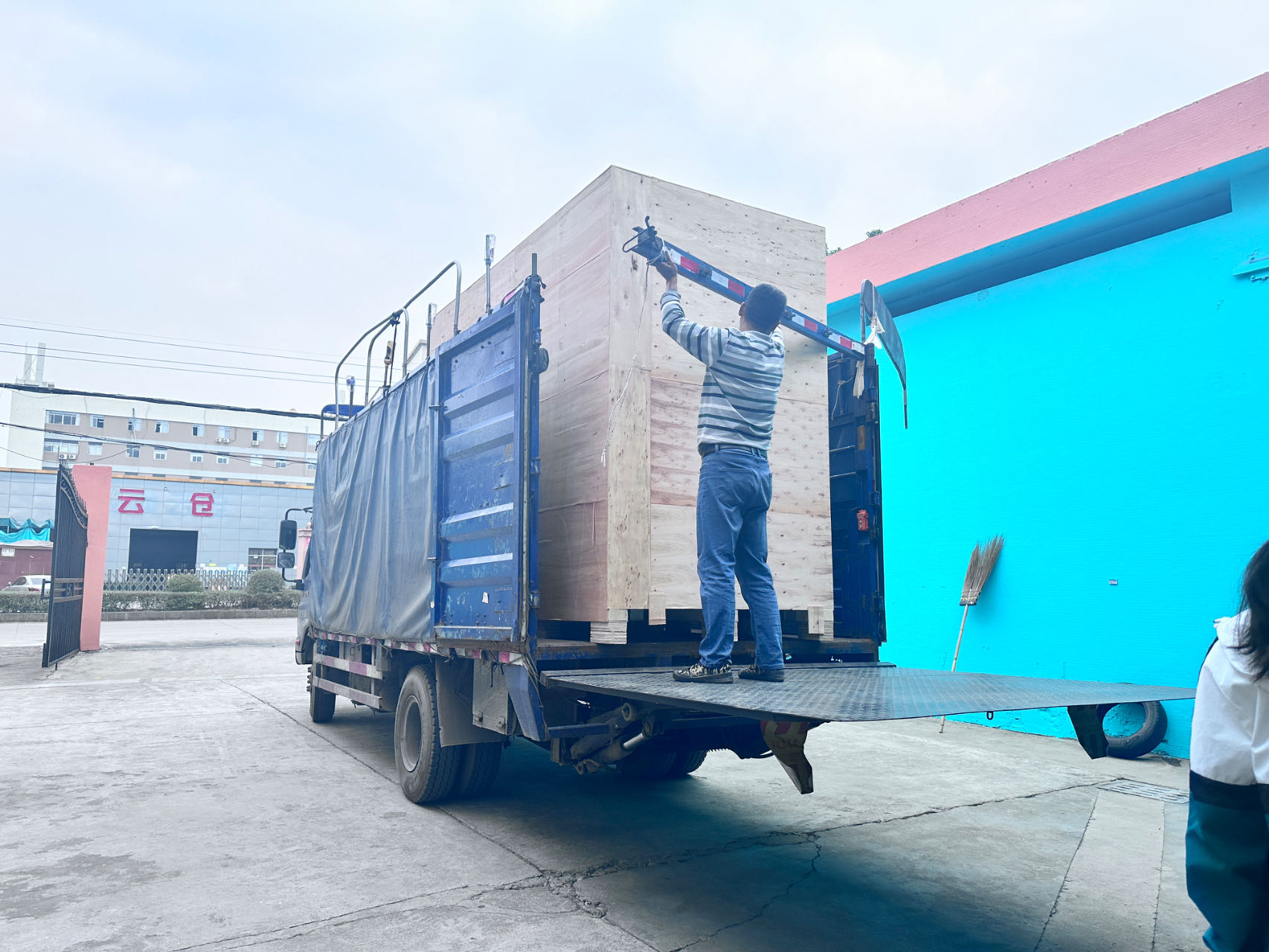 Mask filling machine packing2