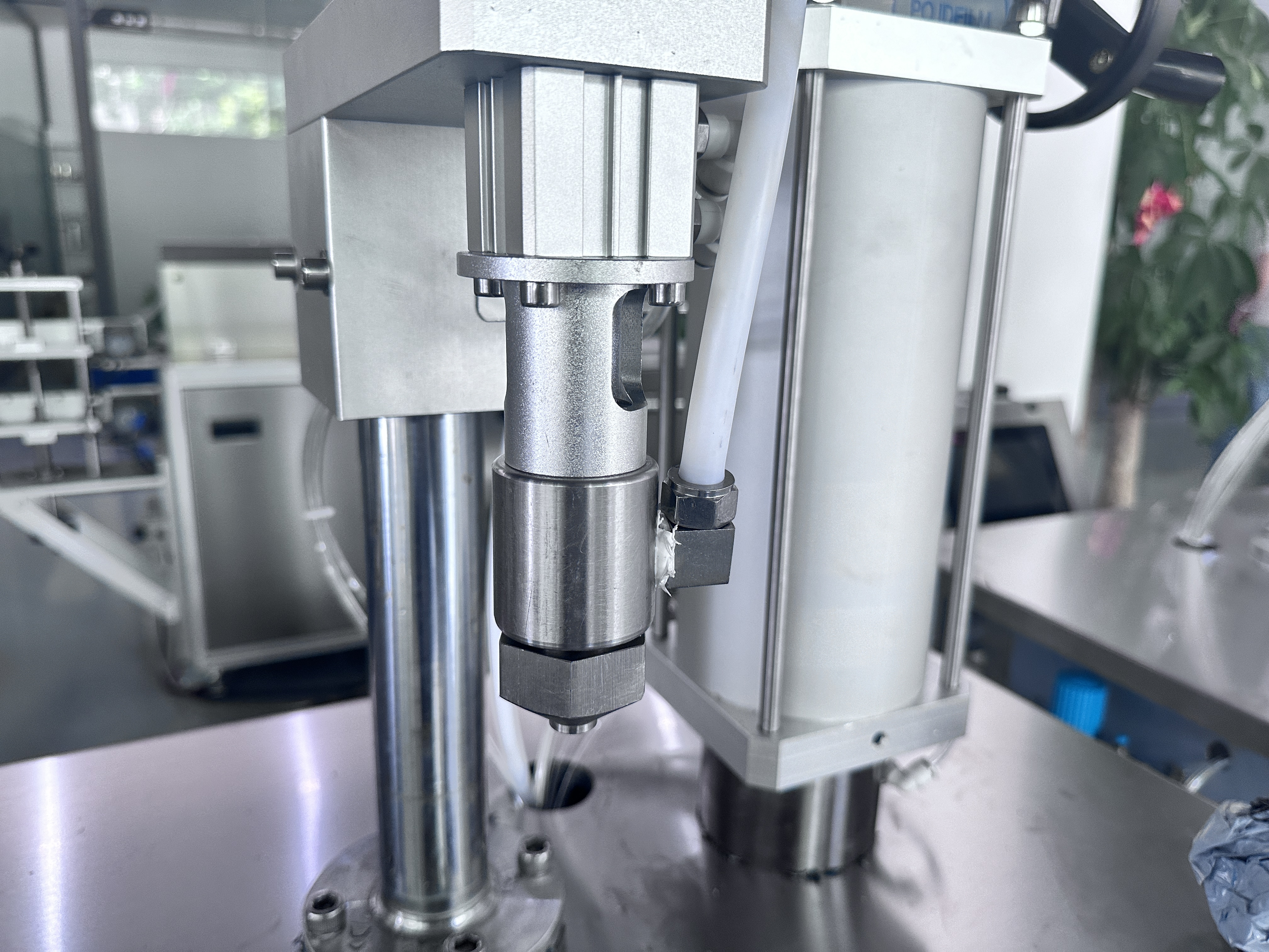 Mesin Pengisian Semburan Badan Penyegar Aerosol Aerosol Segera Automatik untuk Dijual